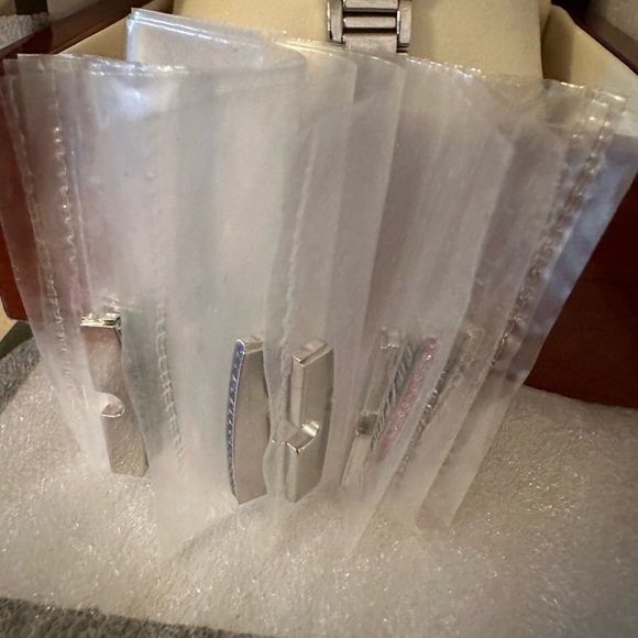 Rotary ladies mother of pearl & changeable dial watch - Picture 5 of 16